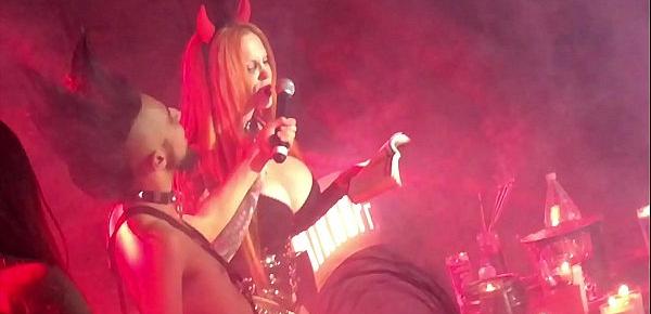  Sabrina Sabrok Pacto con el Diablo espectaculo en vivo ritual satanico